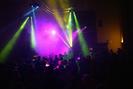 masse Lightshow und tanzende BesucherInnen 086