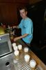 team Matthias Roidel zapft (leckeres!) Bier 2